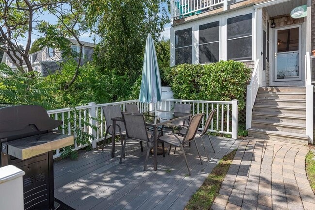 Building Photo - 1497 Ocean, Unit #1 Carriage House