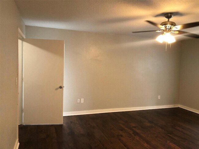 Foto del edificio - 701 W Sycamore Street Unit 107