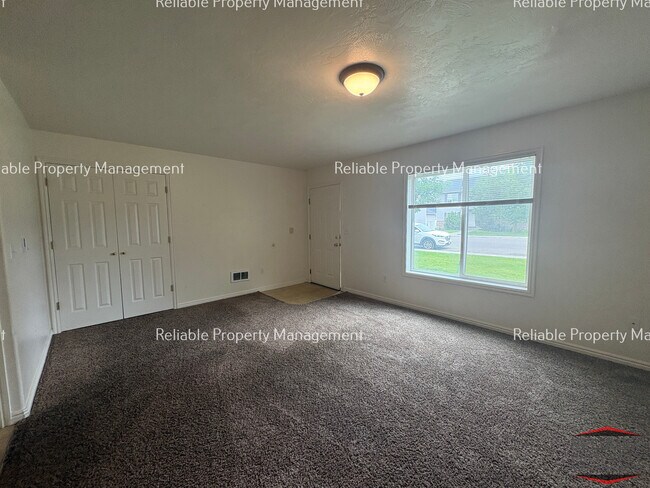 Foto del edificio - 3124 E Chasewood Dr