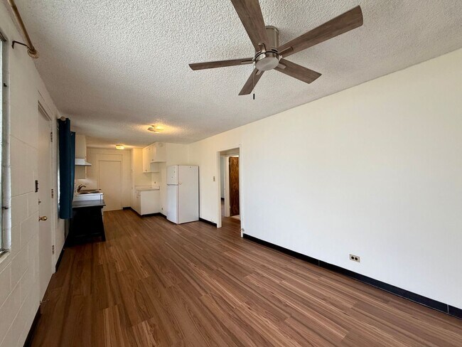 Foto del edificio - Punchbowl: 3 Bed, 1.25 Bath Apartment with 3 Tandem Parking Spots