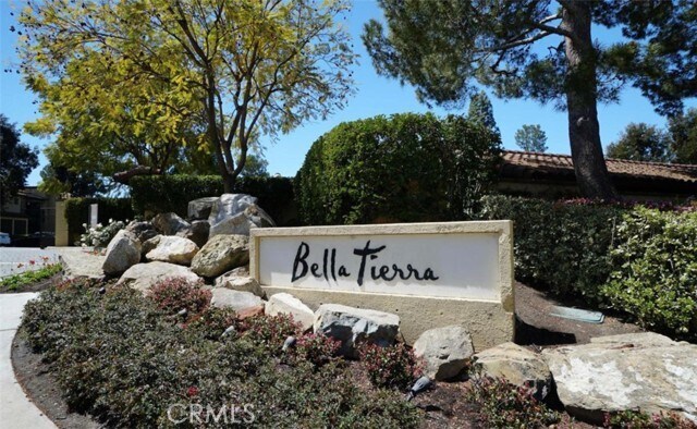 Primary Photo - 25551 Indian Hill Ln