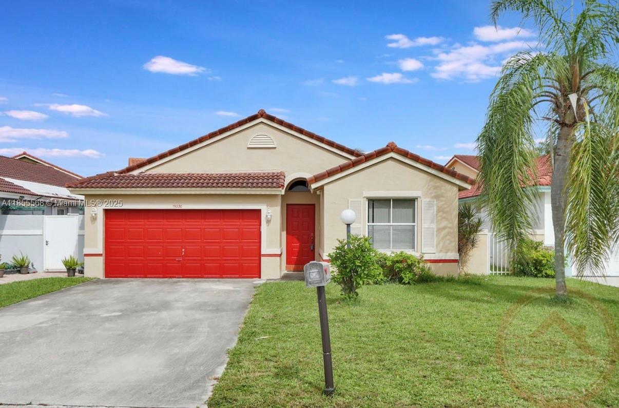 Foto principal - 19030 NW 54th Ave