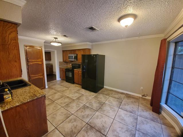 Building Photo - 820 Lake Forest Ct