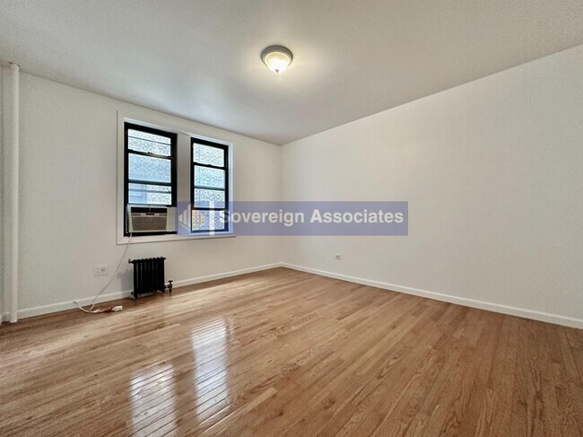Building Photo - 165 Pinehurst Avenue