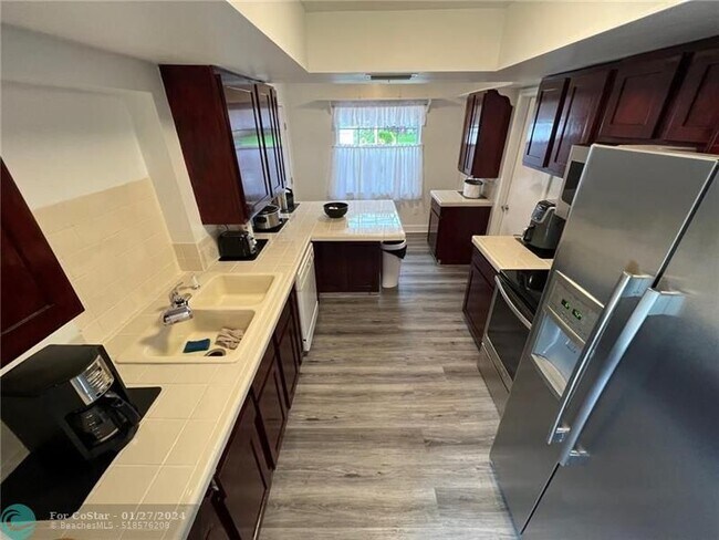 Foto del edificio - 9639 Kenilworth Ct