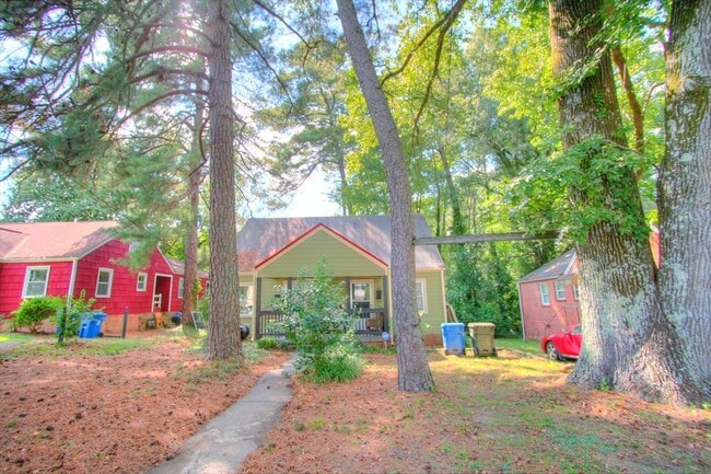 Building Photo - Splendid 2 Bed, 1 Bath Duplex by Northgate Park!