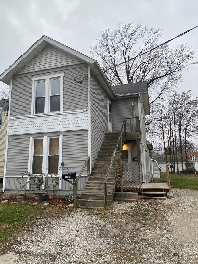 Building Photo - Downstairs Apartment