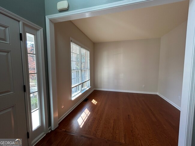 Building Photo - 706 Oracle Dr NE