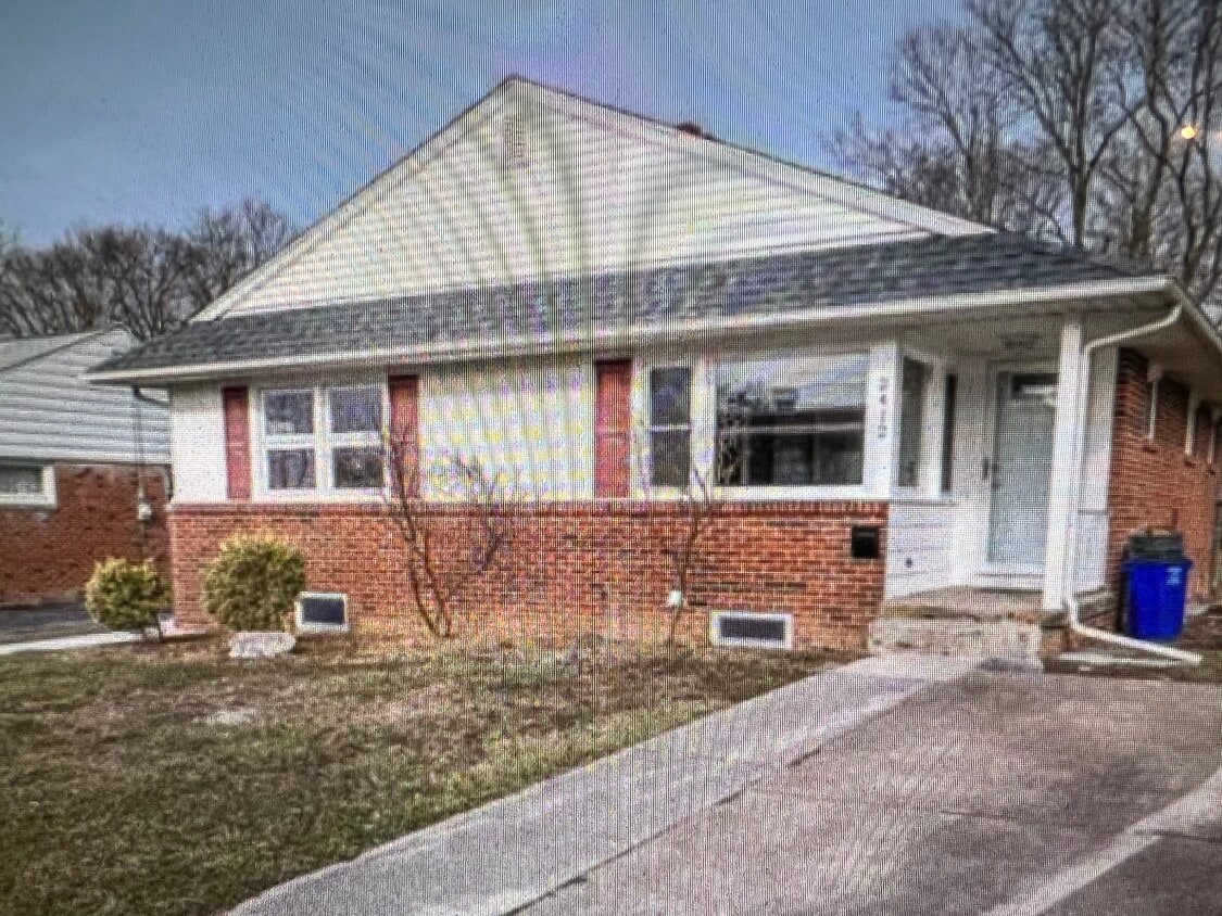 Primary Photo - 2412 Dickinson Ave