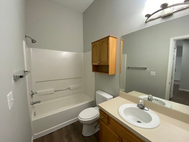 Foto del edificio - Great Location! 2 Bed 2 Bath 2 car garage.