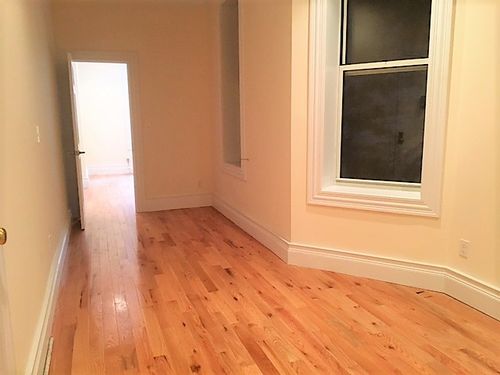 Foto del edificio - 421 W 43rd St