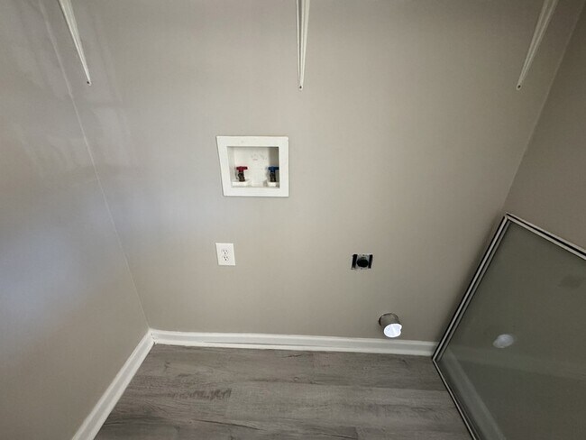 Building Photo - 105 Lorien Cir
