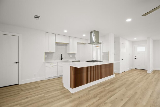 Foto del edificio - 9006 Lodge Ct