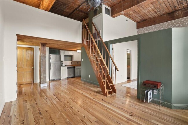 Building Photo - 1107 S Peters Street Unit 325