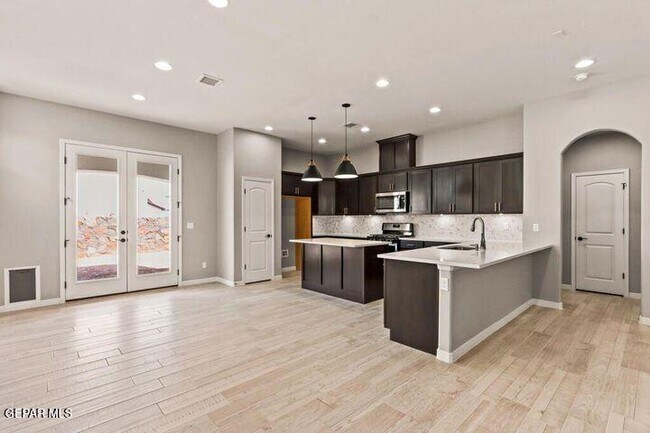 Foto del edificio - 13591 Hazlewood St
