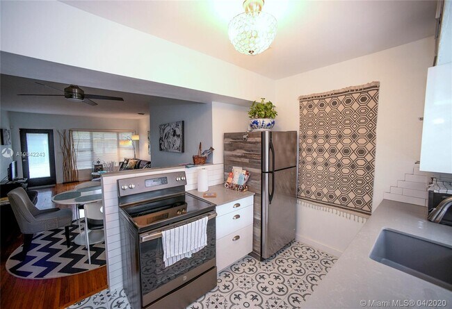 Building Photo - 2 NE 44th St