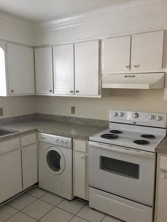 Building Photo - 3600 Chateau Dr