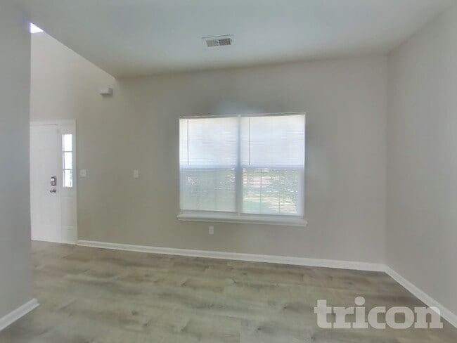 Foto del edificio - 176 Heartwood Hill