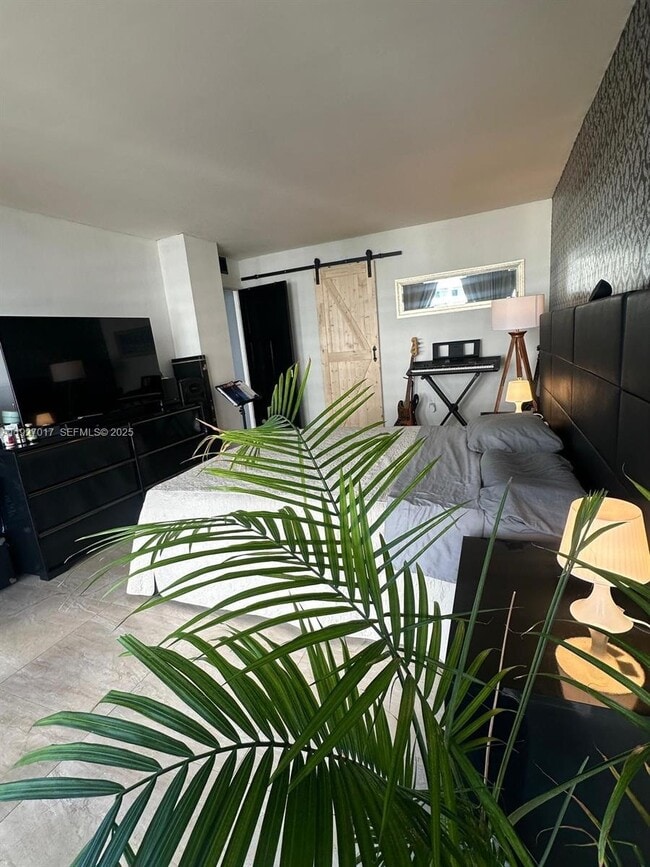 Foto del edificio - 600 NE 36th St