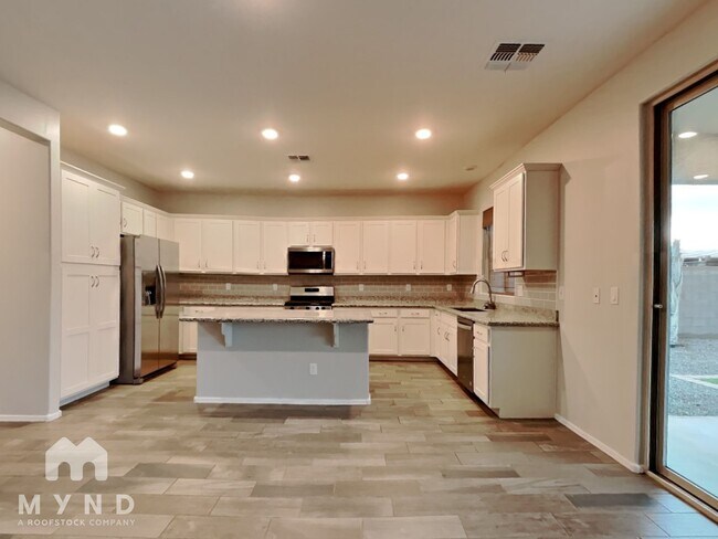 Foto del edificio - 17147 W Orchid Ln