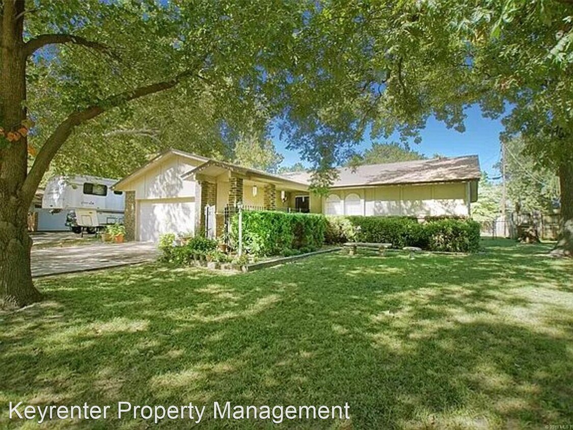Primary Photo - 3 br, 2 bath House - 1515 E 61st St