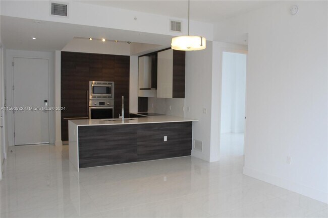Building Photo - 301 Altara Ave