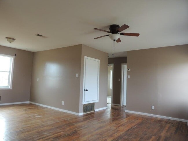 Building Photo - 410 Snyder St