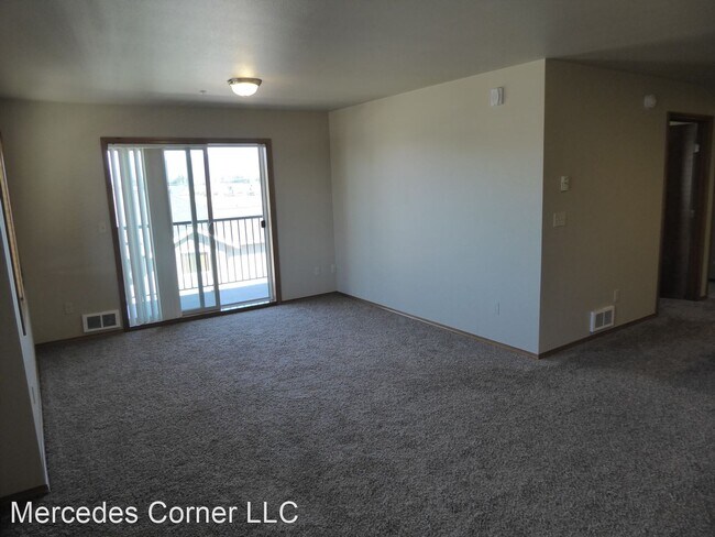 Building Photo - 2202 Mercedes Dr