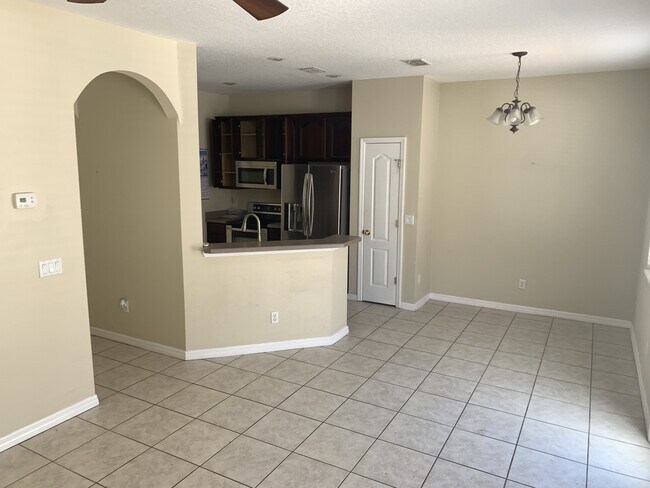 Foto del edificio - 2215 J Lawson Blvd