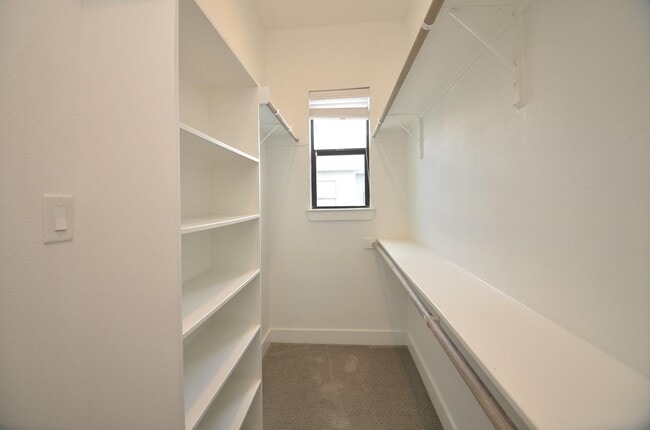 Building Photo - 2616 Riverside Dr