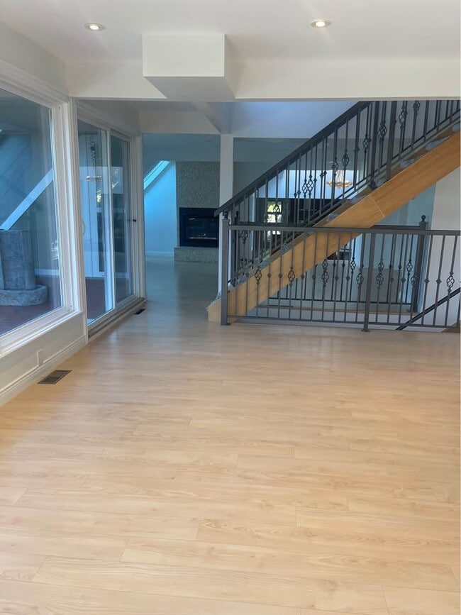 Photo du bâtiment - 3865 Bayridge Av