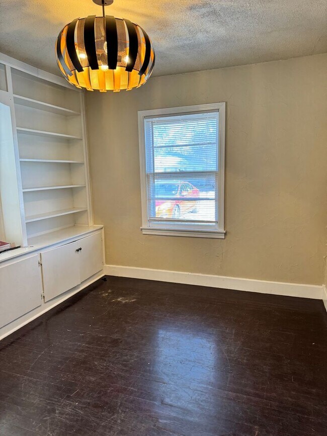 Building Photo - Move in Special!!!  New Renovations. 3 bed...