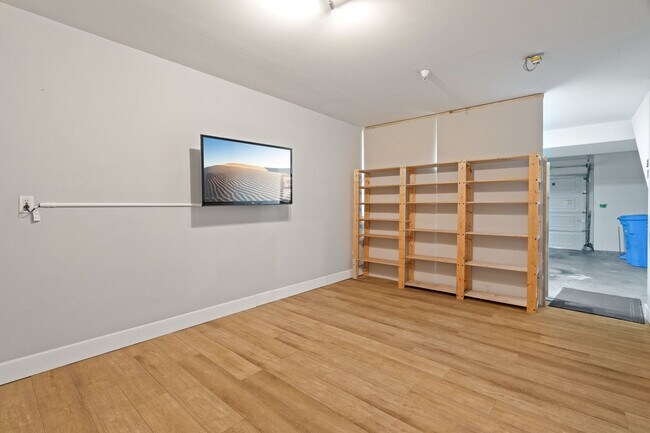 Foto del edificio - ONE OF THE FINEST LOCATIONS IN RIVERMARK! TASTEFULLY UPDATED | THE PARK PLAN I