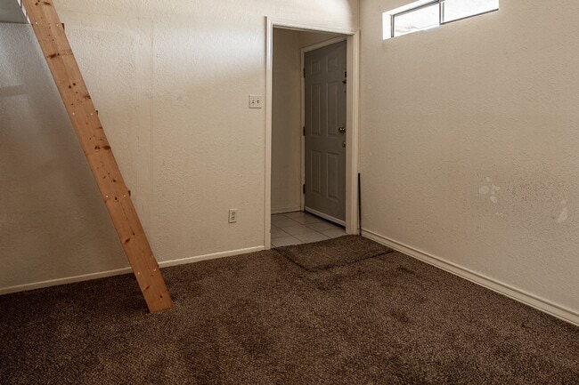 Building Photo - Miller Dr 212-214