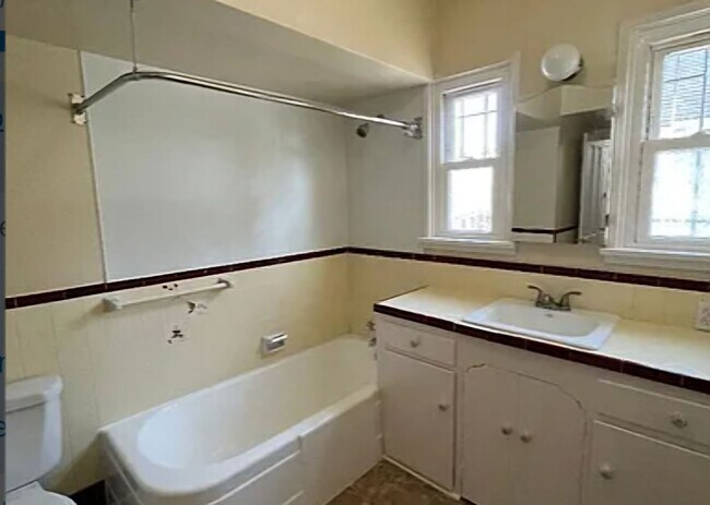 Building Photo - Renovated 3 bed 2 bath.   Ready for move-in