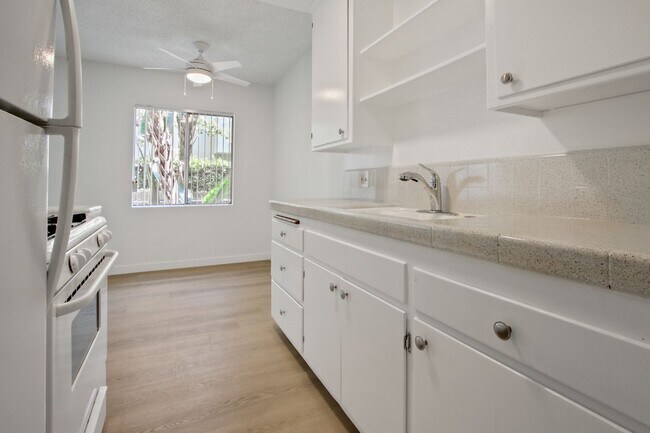 Foto del edificio - 1437 Brockton Ave