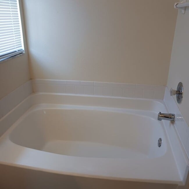 Foto del edificio - 289 White Marsh Cir