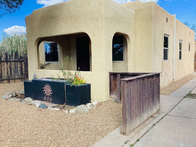 Building Photo - 414 Princeton Dr SE