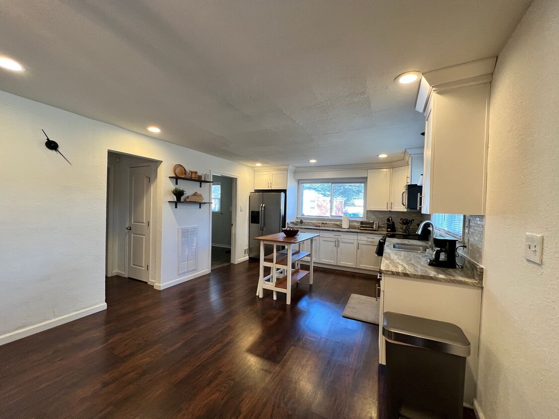 Primary Photo - Beautiful one story home in Norfolk