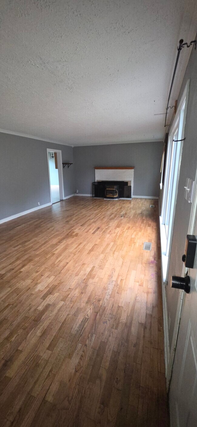 Viviendo - 8802 Forest Ave SW