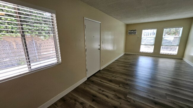 Foto del edificio - 815 N Benton Way