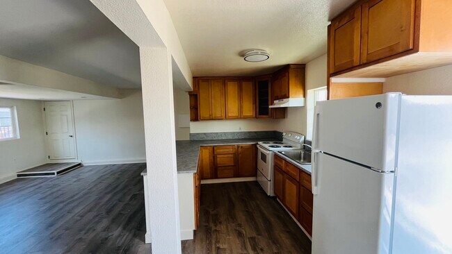 ENTRY - 1298 Shortridge Ave