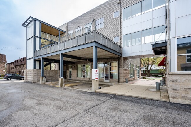 Foto del edificio - 7240 W Devon Ave