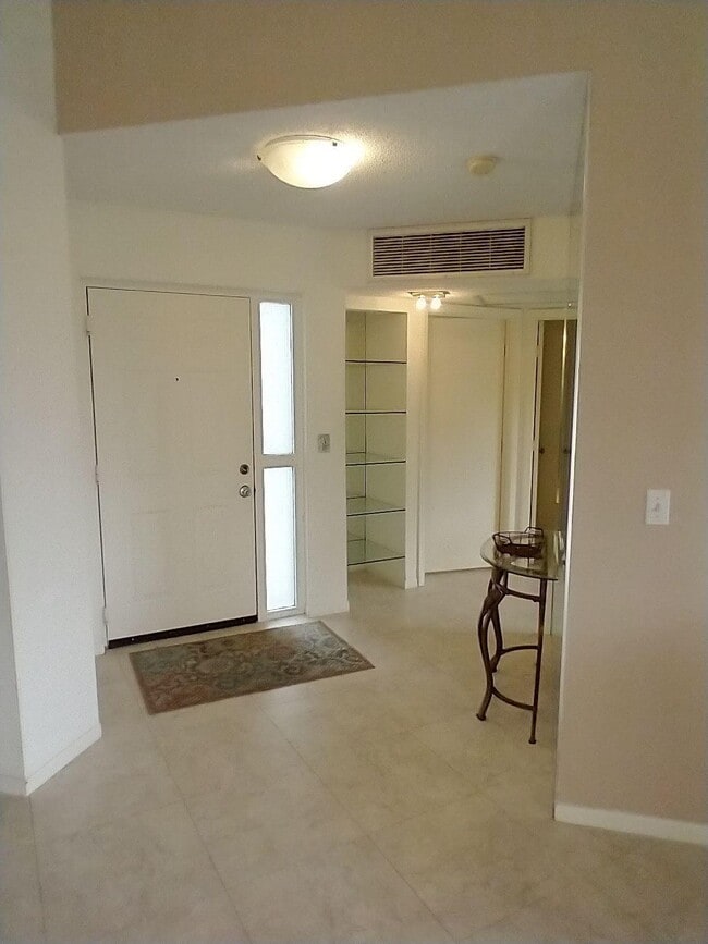 Building Photo - 5475 Verona Dr