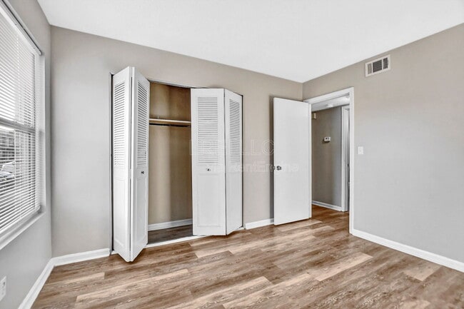 Building Photo - 407 Garrison Ct