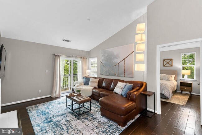 Building Photo - 20285 Beechwood Ter