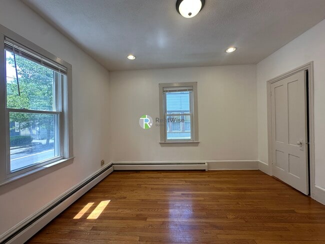 Building Photo - 333 Medford St