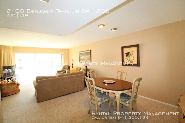 Building Photo - Beach-style living awaits you on Lido Key!!