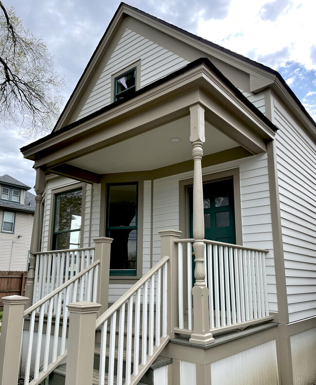 Building Photo - 2081 Vermont St