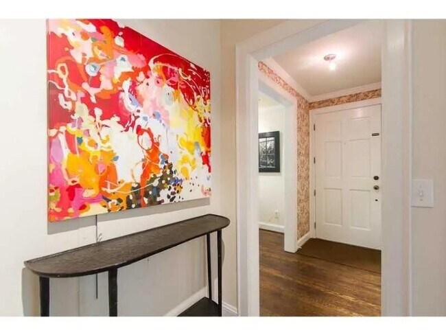 Foto del edificio - 1916 Greystone Rd NW